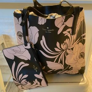 Kate Spade New York Mya Gardenia Reversible tote with Wristlet